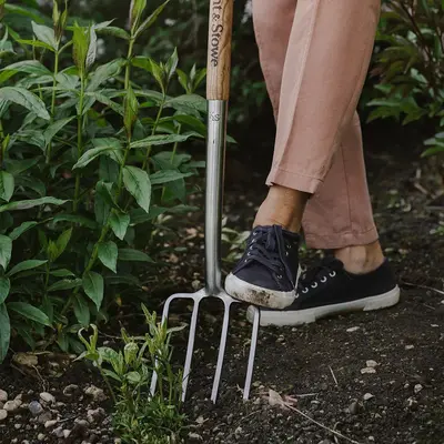 Kent & Stowe Garden Life Compact Stainless Steel Digging Fork - image 3