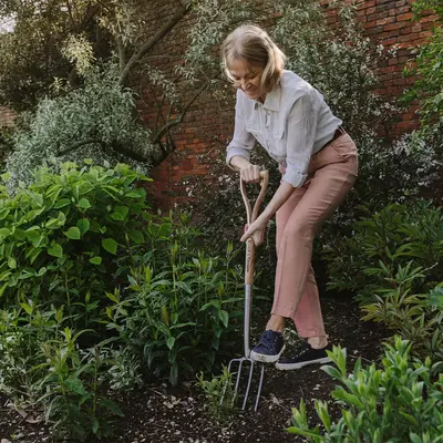 Kent & Stowe Garden Life Compact Stainless Steel Digging Fork - image 4