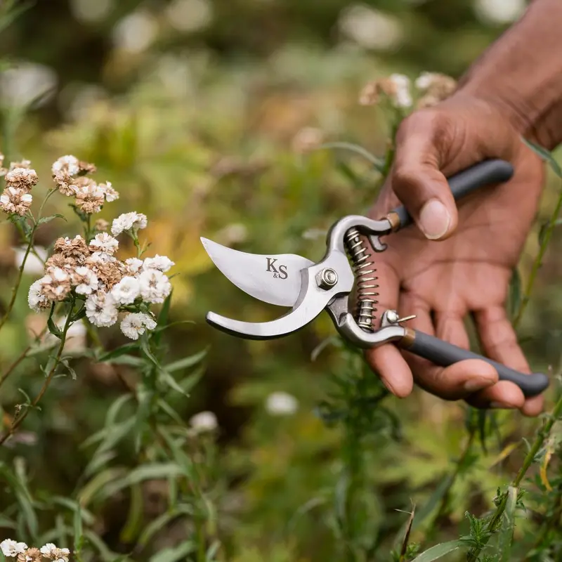 Kent & Stowe Traditional Bypass Secateurs - image 2