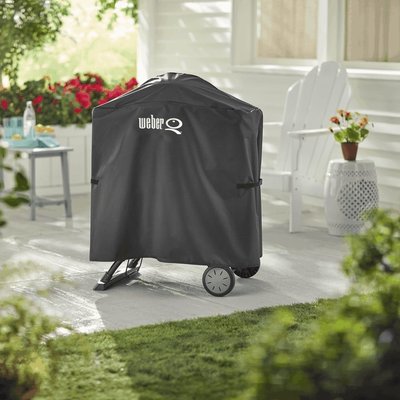 Breathable and water resistant to help protect the barbecue from the elements.