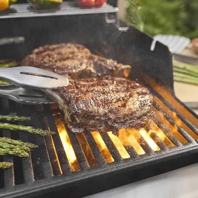 Weber Spirit E-335 Gas Barbecue - image 2