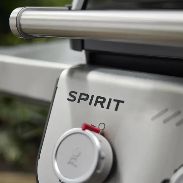 Weber Spirit E-335 Gas Barbecue - image 3