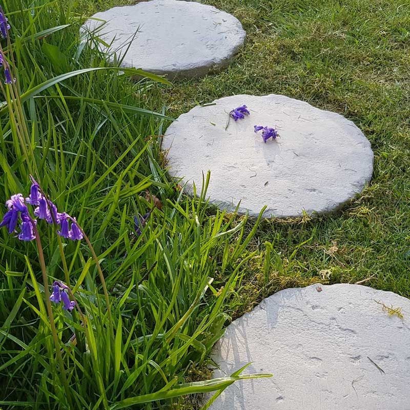 Westminster Traditional Round Stepping Stone Mature Cotswold 300mm - image 2